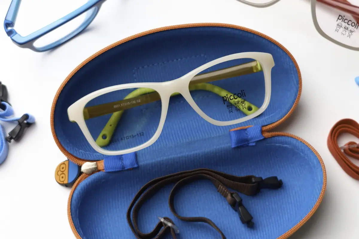 Lentes Piccoli con banda elástica